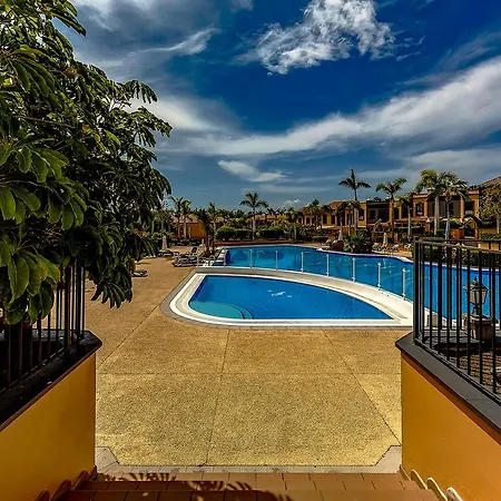Townhouse In La Duquesa Сasa de vacaciones